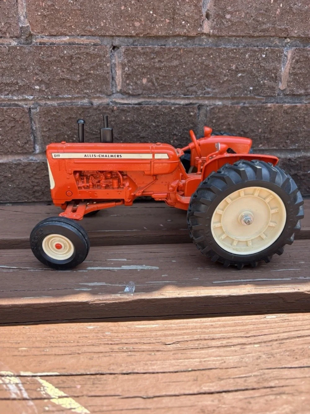 Vintage Ertyl 8
